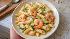 Penne gamberetti e zucchine: cremose senza panna, pronte in poco tempo