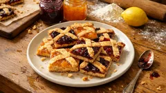 Crostata XXL senza stampo: ricetta in teglia da tagliare a quadrotti