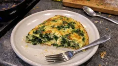 Frittata alle erbette in padella: pronta in 10 minuti e viene sempre morbida