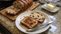 Pane in cassetta con uvetta e cannella: morbido e profumato per la colazione