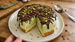 Bavarese al pistacchio: torta fredda vellutata senza forno, facile da sformare