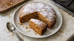 Torta di carote integrale senza burro: morbida, profumata alla mandorla e facile da fare