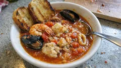 Brodetto di pesce fatto in casa: il trucco per un fondo profumato e saporito