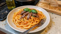 Spaghetti con crema di pomodorini arrosto e alici: cremosi e pronti in poco tempo