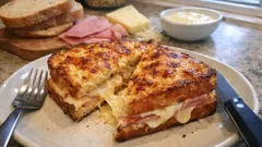 Croque Monsieur al forno: il toast francese filante con besciamella e Gruviera