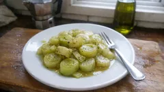 Porri in padella morbidi e saporiti: il contorno leggero pronto in 20 minuti