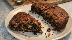 Torta Luisella senza lievito: noci, uvetta e fondente per un dolce umido e ricco