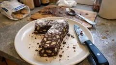 Salame di cioccolato a forma di numero: il dolce senza forno perfetto per i compleanni