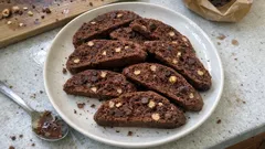 Biscotti al cioccolato senza burro e uova: pronti in ciotola, fragranti e ricchi di gocce