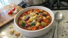 Minestrone ricco in una sola pentola: cremoso, saporito e pronto senza complicazioni