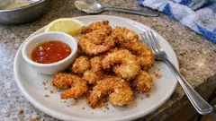 Gamberi al cocco croccanti: la panatura panko che resta leggera in frittura