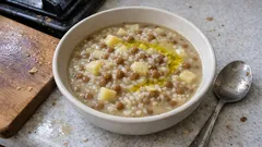 Riso e lenticchie in minestra: la ricetta cremosa e leggera da fare in pentola