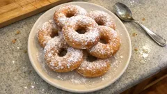 Ciambelle senza patate soffici e profumate: al forno o fritte, come preferisci