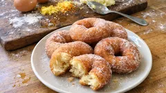 Graffe fritte con patate: l’impasto che resta soffice e profumato anche dopo la frittura