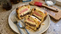 Panettone ripieno di gelato: il dessert delle feste che si prepara in pochi passaggi