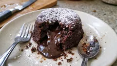 Tortino al cioccolato dal cuore caldo: la ricetta facile per un interno cremoso