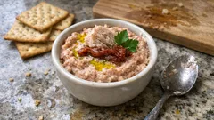 Mousse di tonno e pomodori secchi: pronta in 10 minuti per crostini e tartine