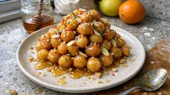 Struffoli di Carnevale al miele: ricetta facile, profumata agli agrumi e anice