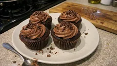 Cupcake al cioccolato soffici con frosting mascarpone: la ricetta che riesce sempre